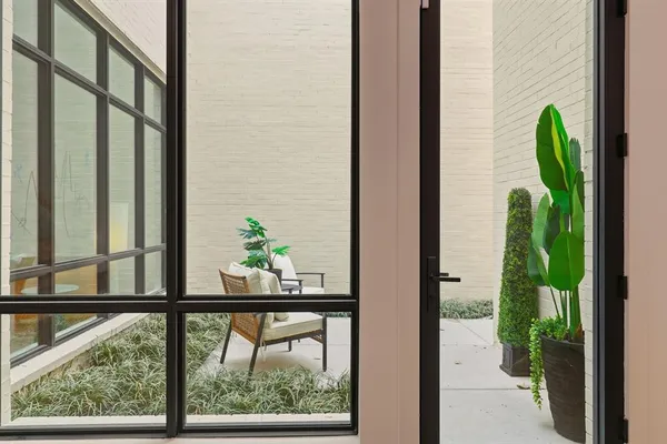 $949,000 | 610 North Oak Cliff Boulevard, Unit 302, Dallas, TX 75208