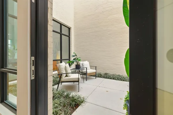 $949,000 | 610 North Oak Cliff Boulevard, Unit 302, Dallas, TX 75208