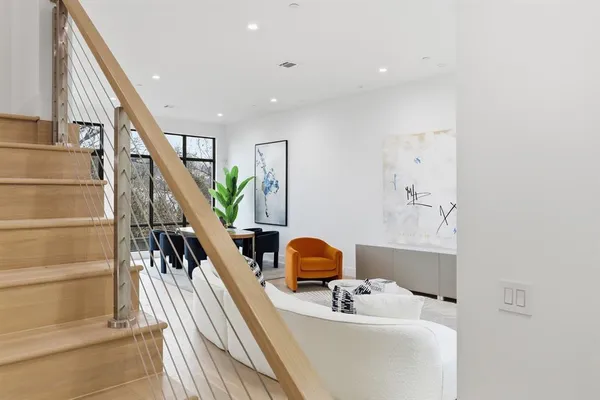 $949,000 | 610 North Oak Cliff Boulevard, Unit 302, Dallas, TX 75208