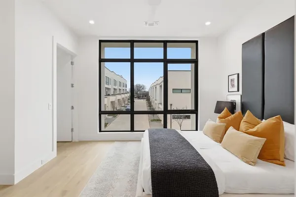 $949,000 | 610 North Oak Cliff Boulevard, Unit 302, Dallas, TX 75208