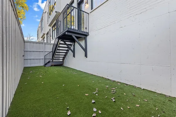 $949,000 | 610 North Oak Cliff Boulevard, Unit 302, Dallas, TX 75208