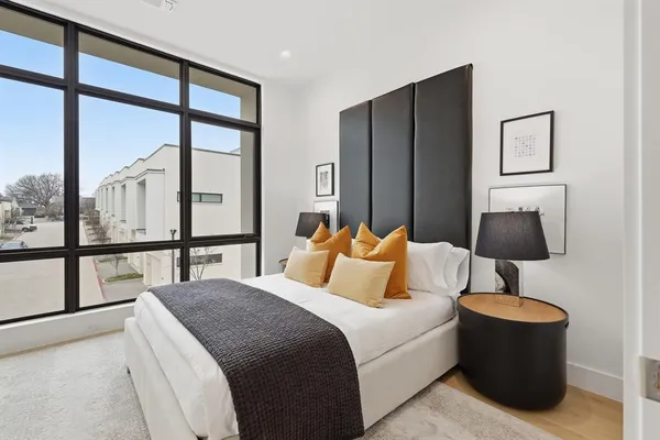 $949,000 | 610 North Oak Cliff Boulevard, Unit 302, Dallas, TX 75208