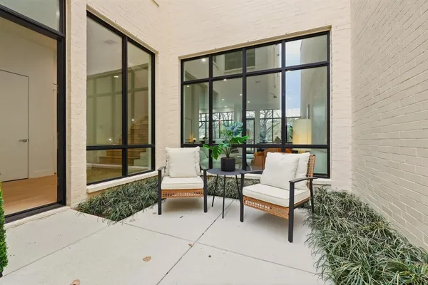 $949,000 | 610 North Oak Cliff Boulevard, Unit 302, Dallas, TX 75208