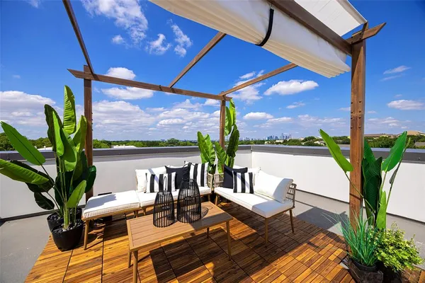 $949,000 | 610 North Oak Cliff Boulevard, Unit 302, Dallas, TX 75208