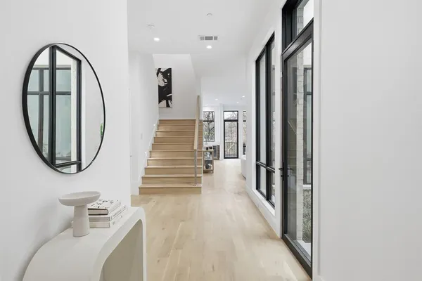 $949,000 | 610 North Oak Cliff Boulevard, Unit 302, Dallas, TX 75208