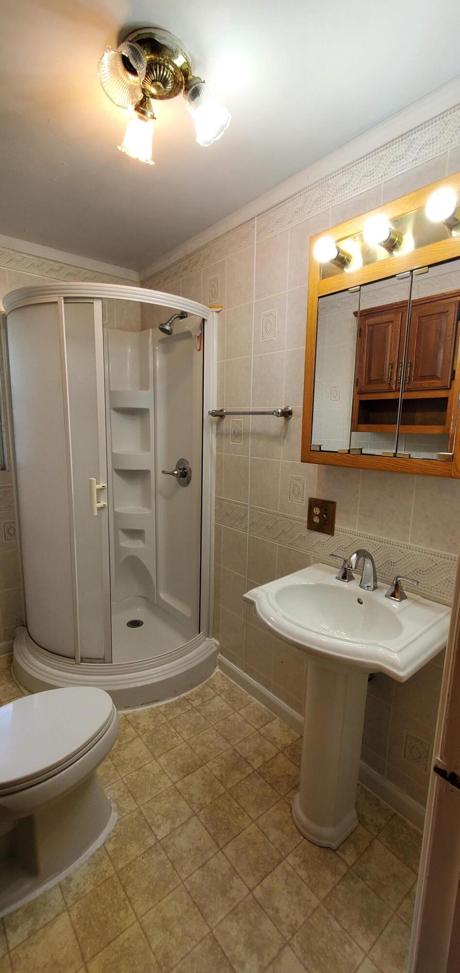 2203 Fairfield Road Portage, MI 49002 - Photo 27 of 48 Bathroom