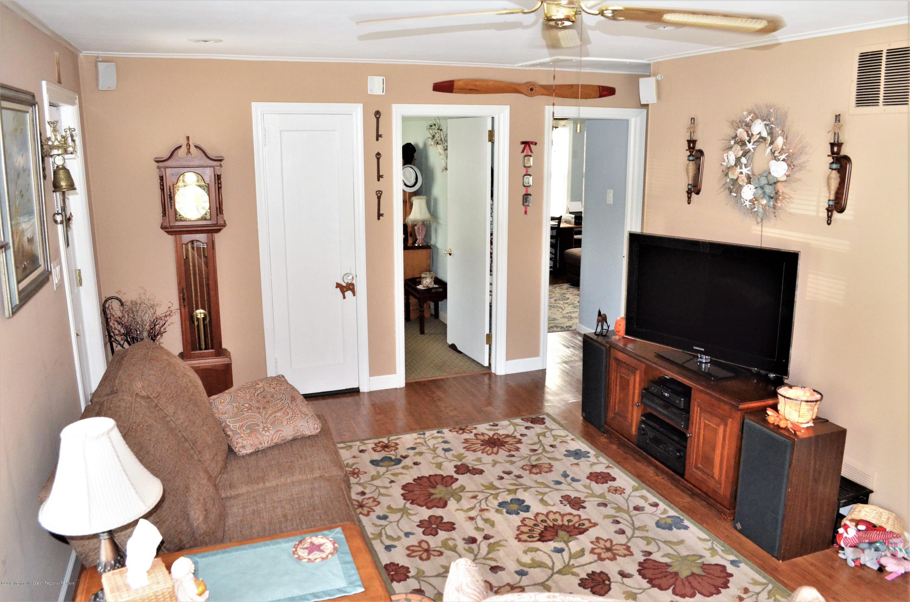 109 Bash Road Toms River, NJ 08753 - Photo 3 of 32 LR