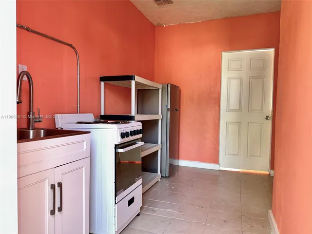 $435,000 | 51 Northwest 161st Street, Miami, FL 33169