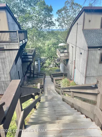 a view of a house with backyard