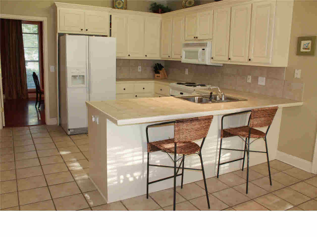 605 Sawpine Lane Ridgeland, MS 39157 - Photo 3 of 11 Open Kitchen with bar