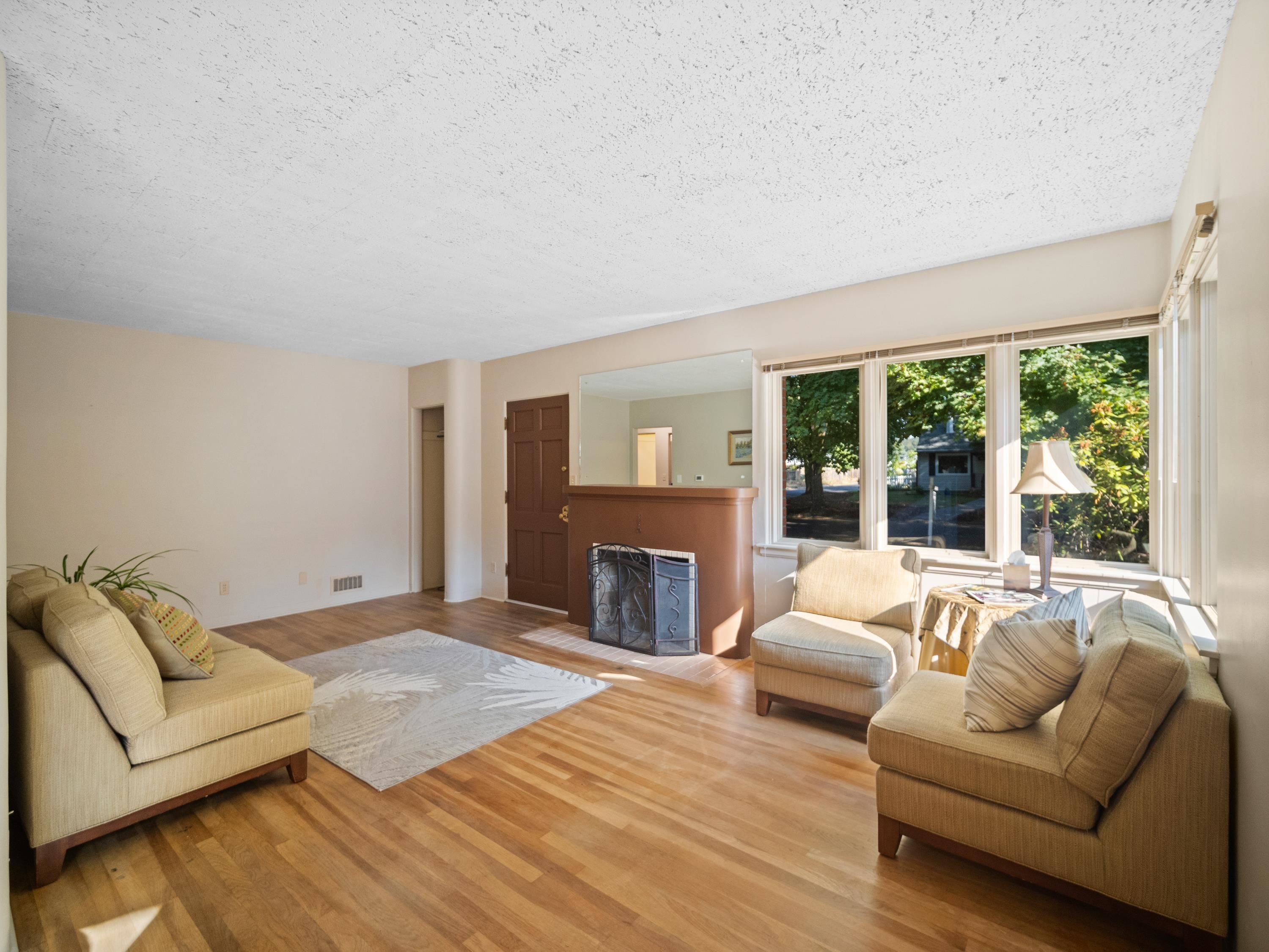 904 East 40th Avenue Spokane, WA 99203 - Photo 3 of 40