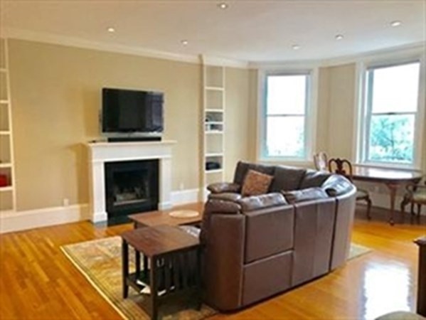 286 Beacon Street, Unit 4 Boston, MA 02116 - Photo 2 of 7