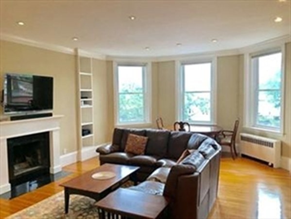 286 Beacon Street, Unit 4 Boston, MA 02116 - Photo 3 of 7