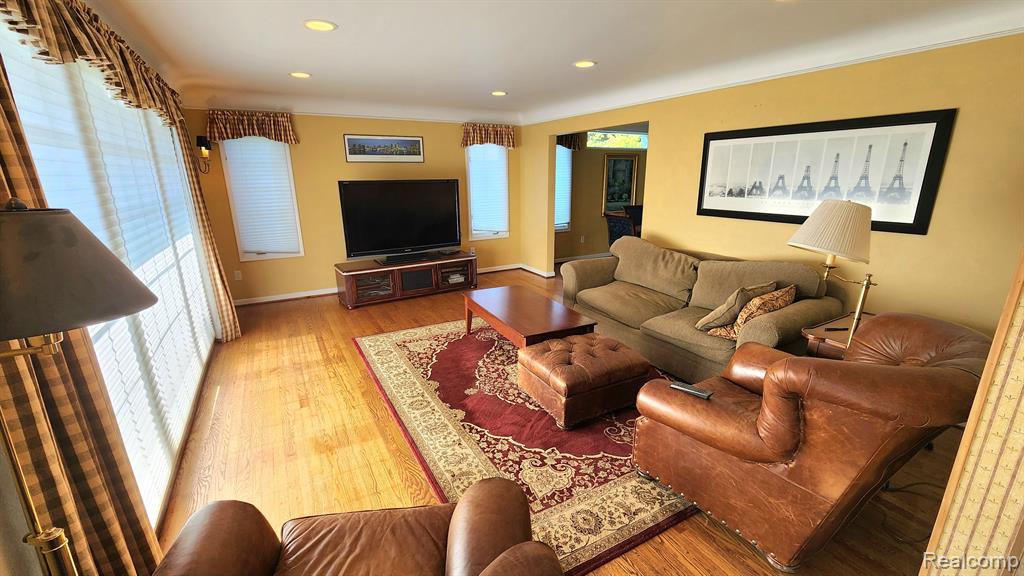 608 Canterbury Road Grosse Pointe Woods, MI 48236 - Photo 9 of 28