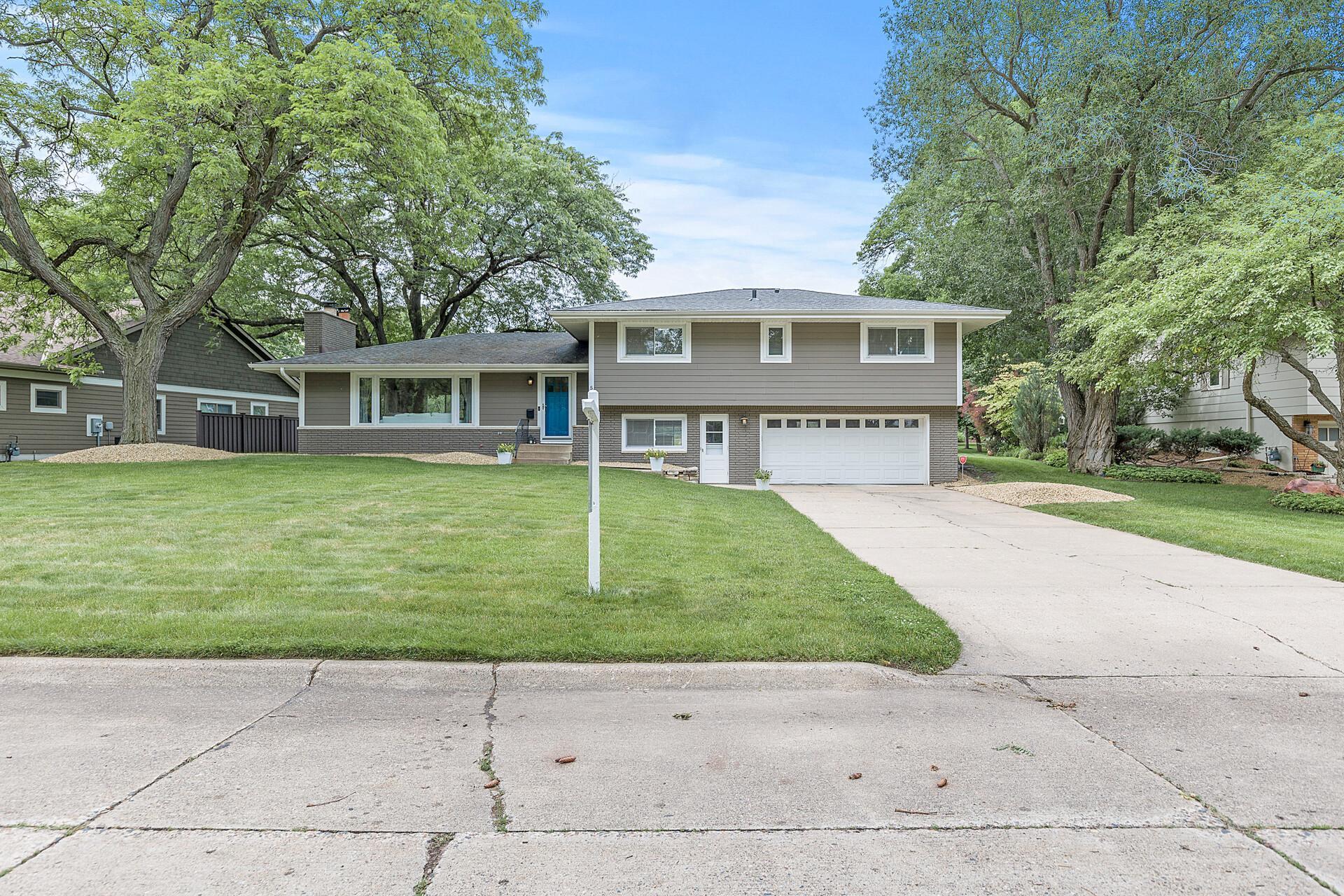 5504 McGuire Road Edina, MN 55439 - Photo 3 of 47