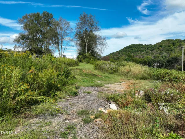 $40,000 | 21527 Campground Road, Bristol, VA 24202