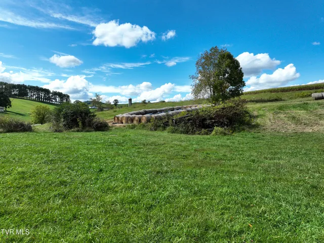 $40,000 | 21527 Campground Road, Bristol, VA 24202