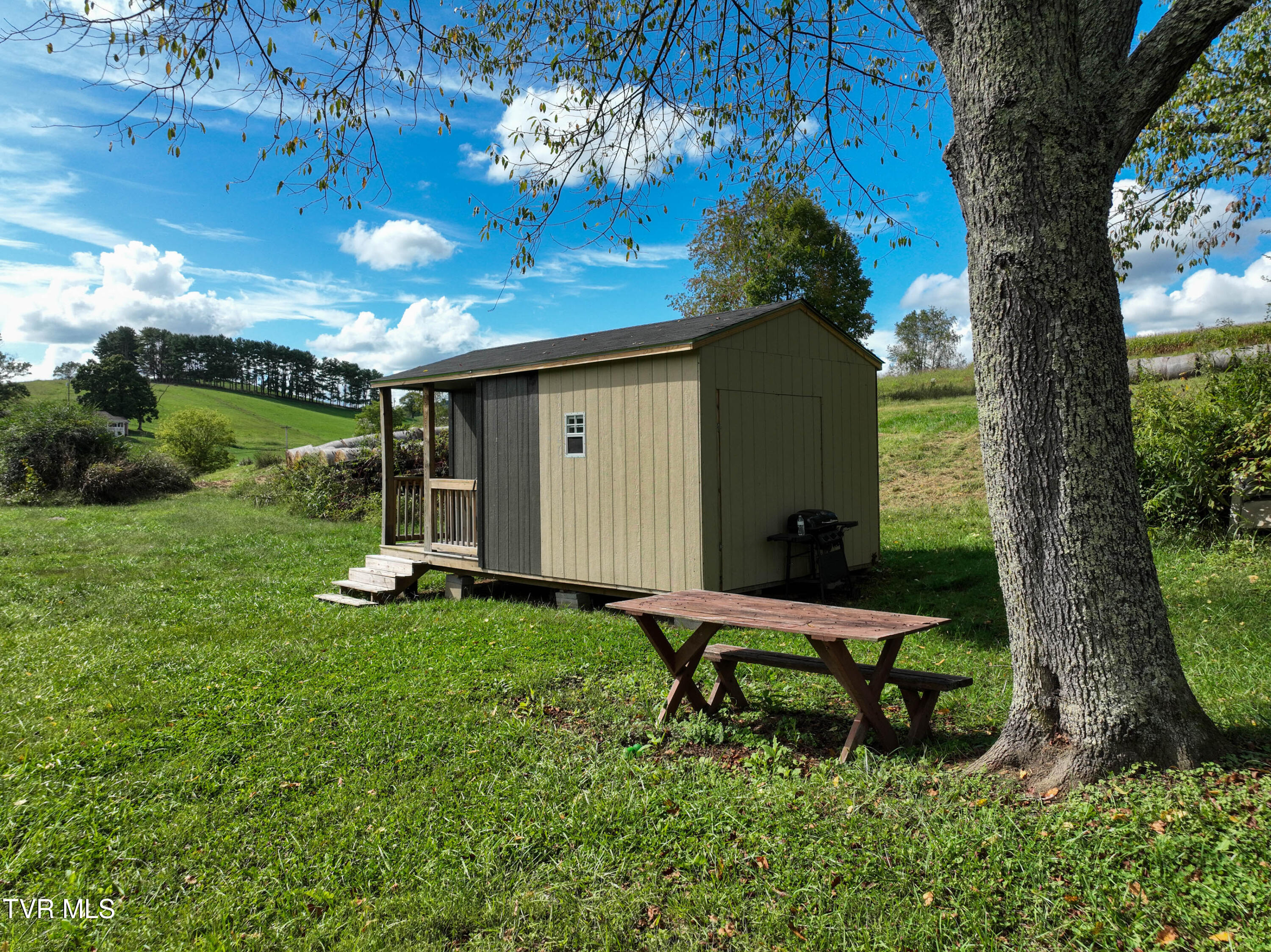 21527 Campground Road Bristol, VA 24202 - Photo 24 of 33 21527 Campground Rd Drone G UNIT-17