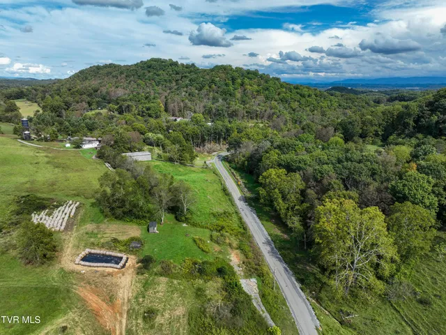 $40,000 | 21527 Campground Road, Bristol, VA 24202