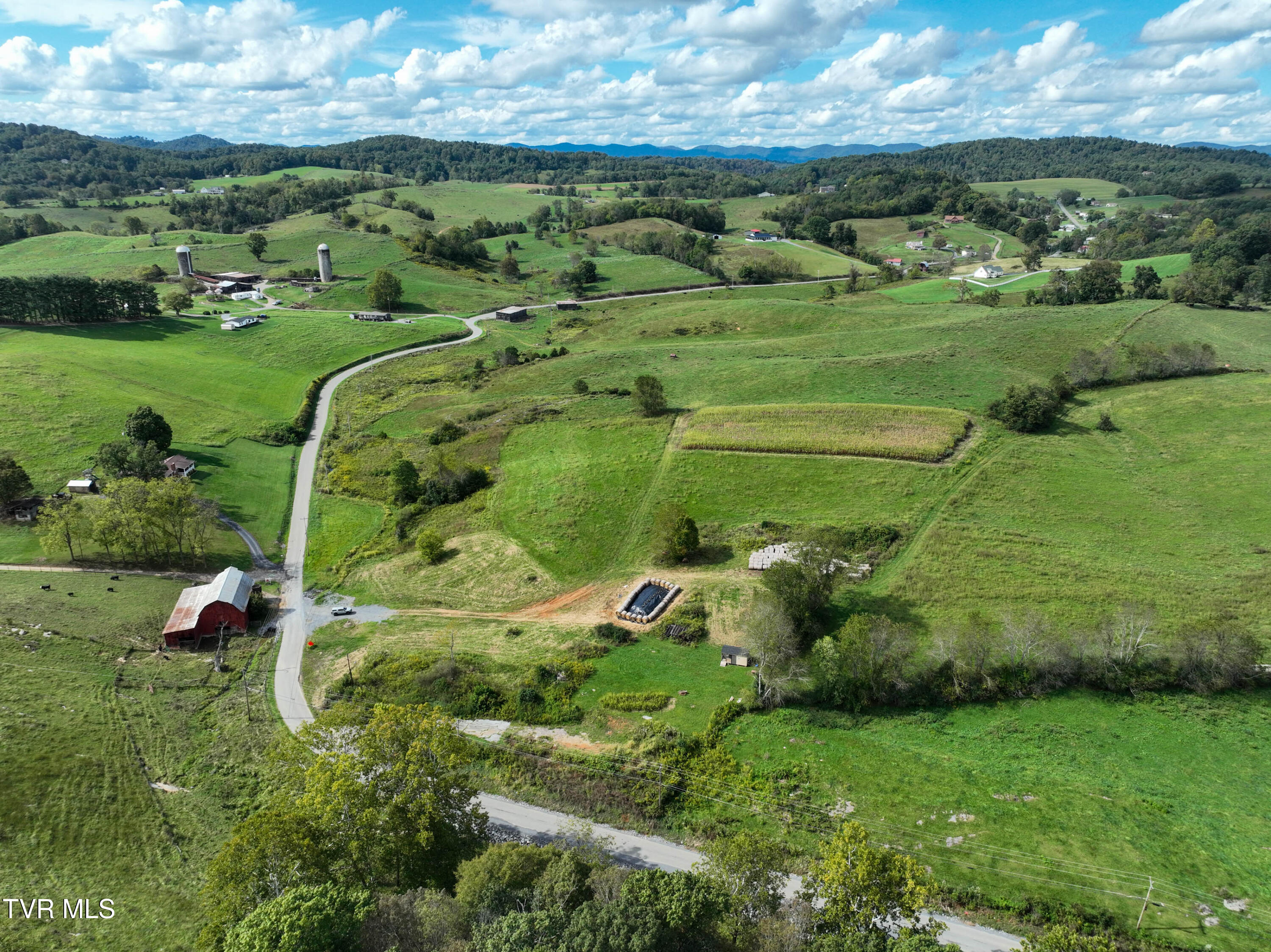 21527 Campground Road Bristol, VA 24202 - Photo 29 of 33 21527 Campground Rd Drone G UNIT-25