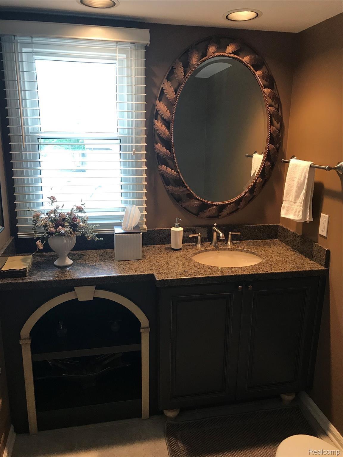 5318 Watergate Road West Bloomfield, MI 48323 - Photo 10 of 19 Watergate Powder 2.jpg
