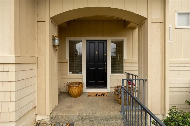 a view of a entrance door of the house