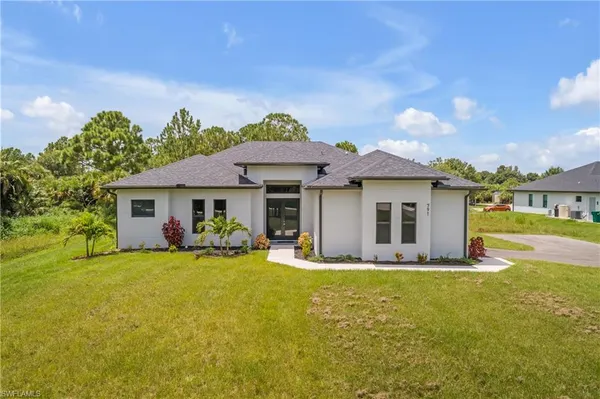 $3,900 | 791 14th Street Northeast, Naples, FL 34120