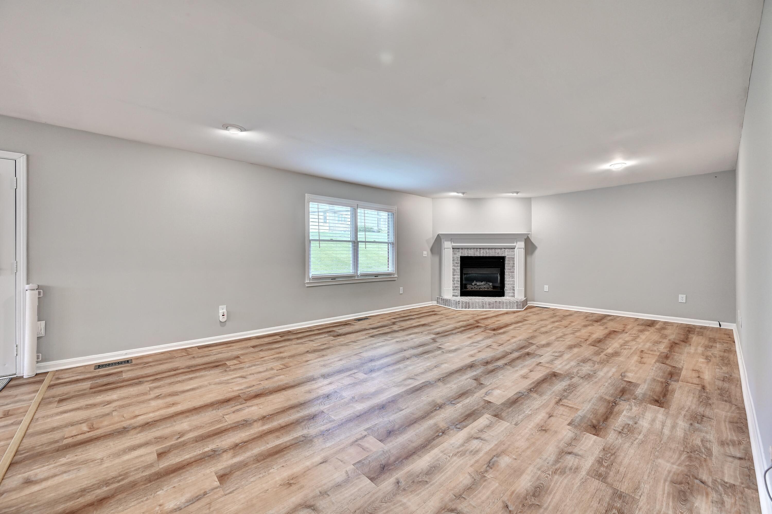 2232 Amsterdam Road Fort Mitchell, KY 41017 - Photo 7 of 36 DSC_5645_6_7_8_9Interior01
