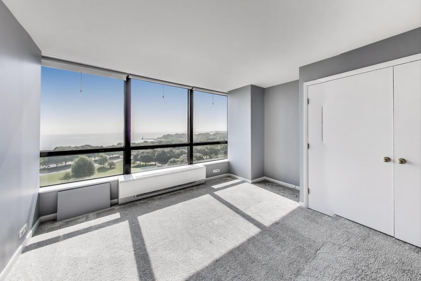 5415 North Sheridan Road, Unit 1401 Chicago, IL 60640 - Photo 21 of 46 an empty room with large windows