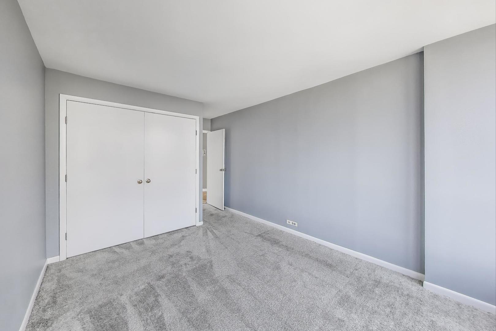 5415 North Sheridan Road, Unit 1401 Chicago, IL 60640 - Photo 26 of 46 a view of an empty room and window