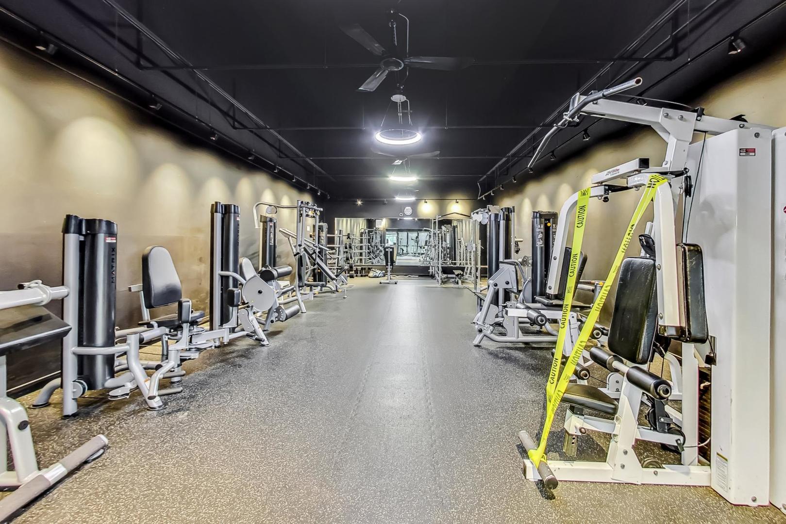 5415 North Sheridan Road, Unit 1401 Chicago, IL 60640 - Photo 29 of 46 a view of a room with gym equipment