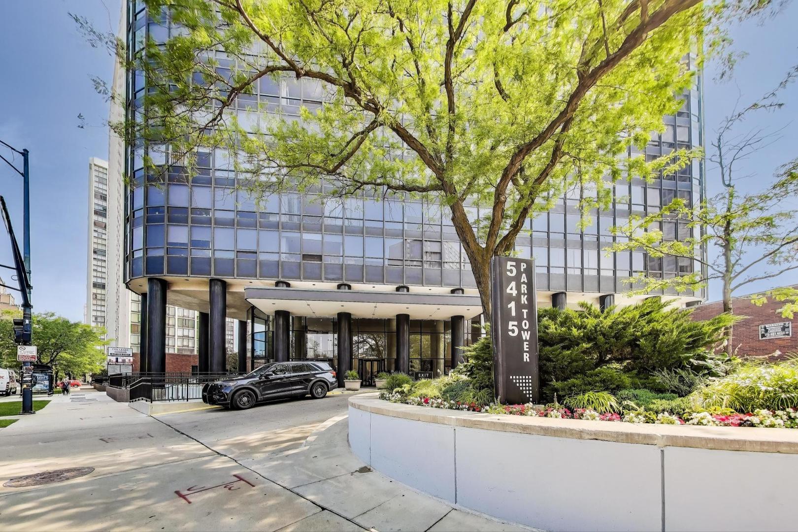 5415 North Sheridan Road, Unit 1401 Chicago, IL 60640 - Photo 4 of 46 a view of a building with sitting area and garden