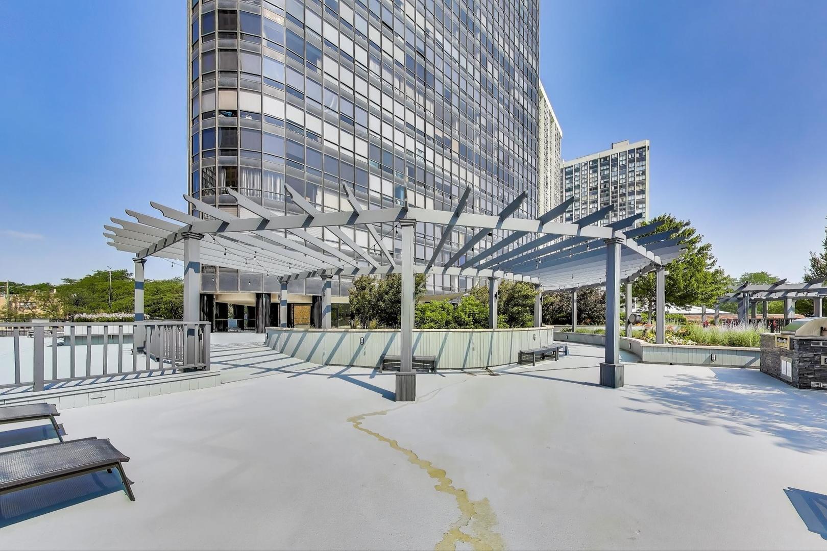 5415 North Sheridan Road, Unit 1401 Chicago, IL 60640 - Photo 42 of 46 a view of a building with cars parked