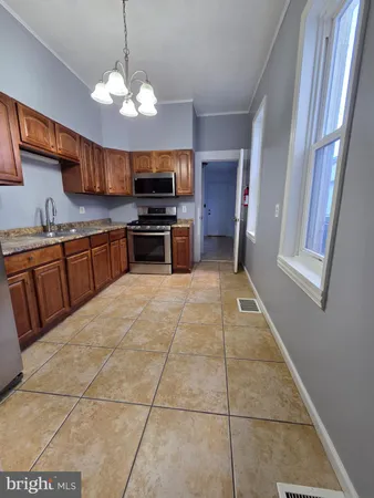 $1,800 | 537 Windsor Street, Reading, PA 19601