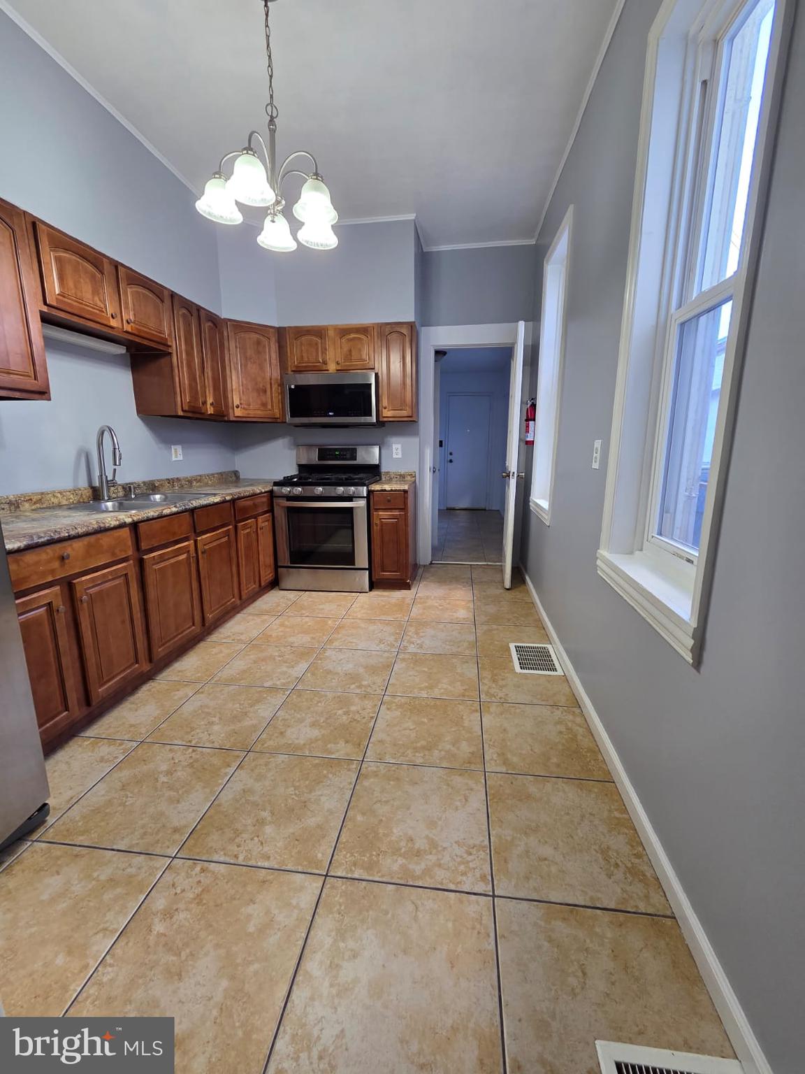 537 Windsor Street Reading, PA 19601 - Photo 6 of 16