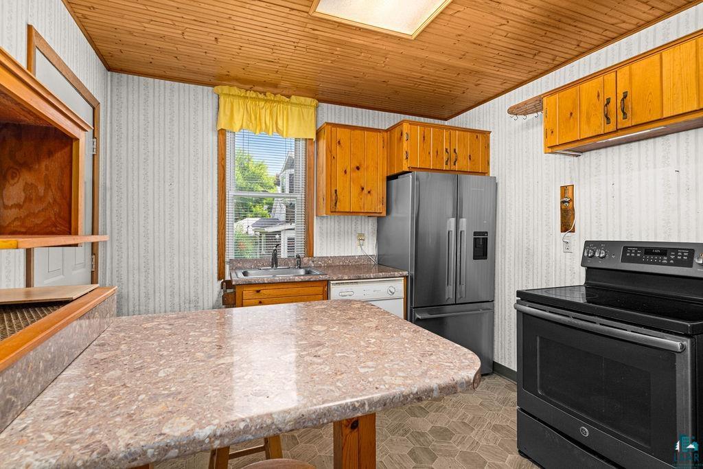 815 East 7th Street Duluth, MN 55805 - Photo 19 of 39