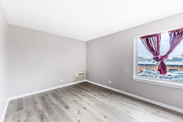 $149,999 | 9516 Kildare Avenue, Unit 2N, Oak Lawn, IL 60453