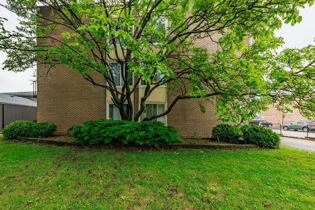 $149,999 | 9516 Kildare Avenue, Unit 2N, Oak Lawn, IL 60453