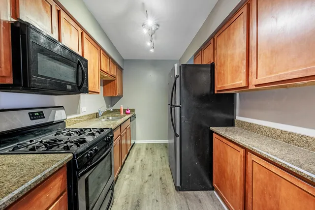 $149,999 | 9516 Kildare Avenue, Unit 2N, Oak Lawn, IL 60453