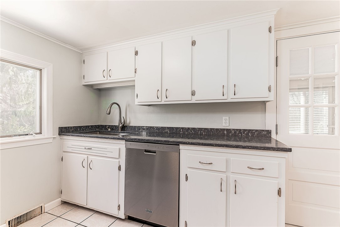 243 South Woody Hill Road Westerly, RI 02891 - Photo 17 of 48