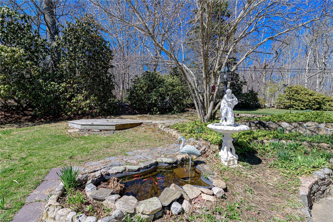 243 South Woody Hill Road Westerly, RI 02891 - Photo 7 of 48