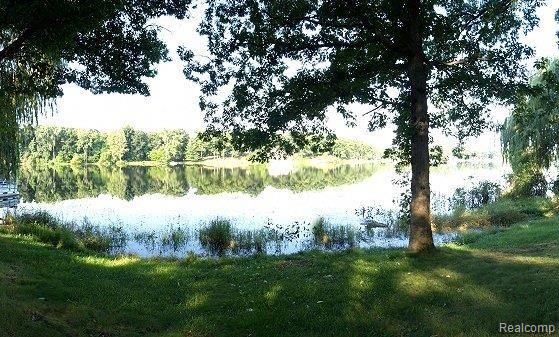 2641 Fry Road Highland, MI 48357 - Photo 4 of 22 Waterfront