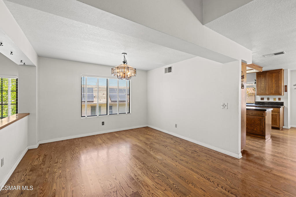 24154 Mentry Drive Newhall, CA 91321 - Photo 6 of 30