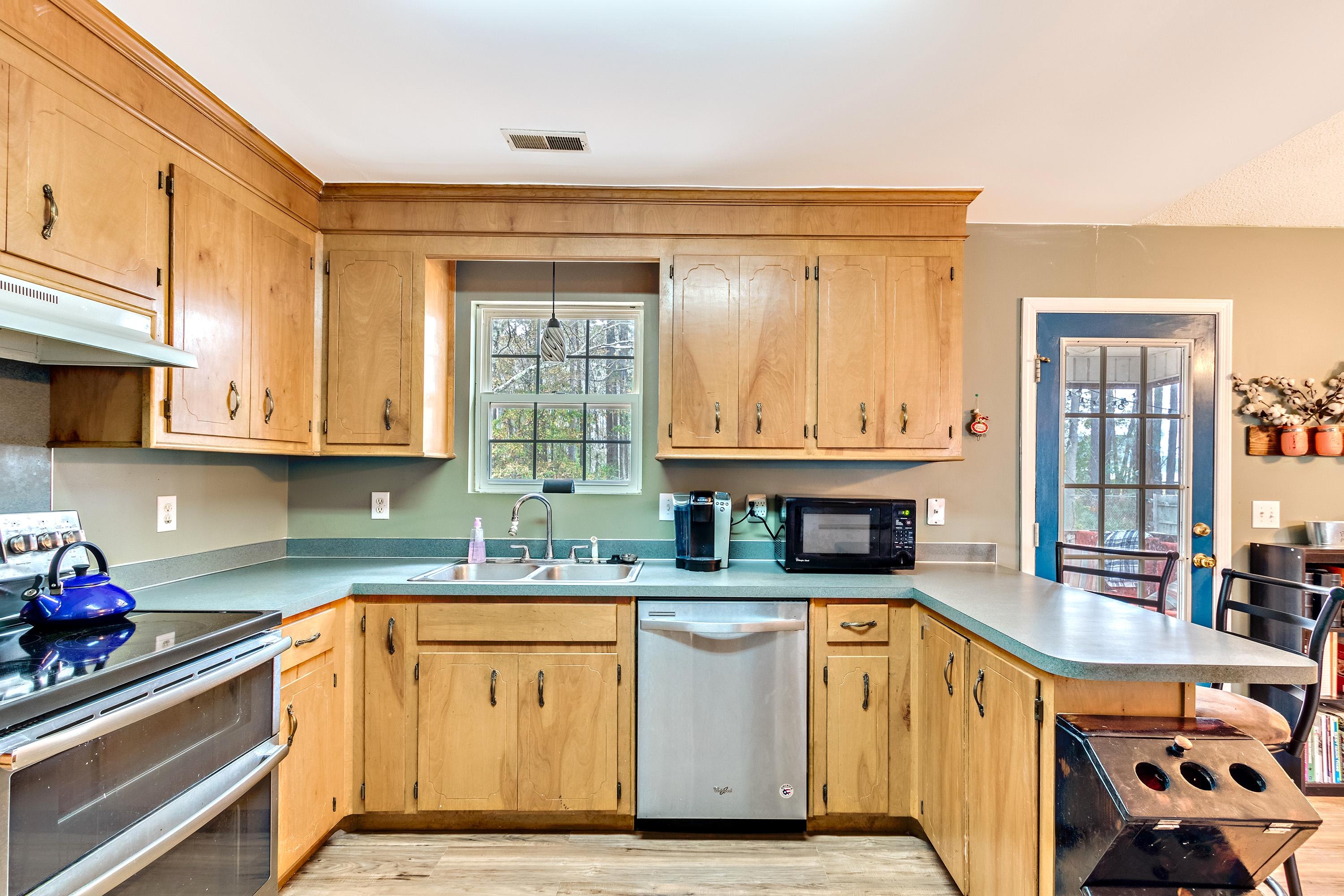 173 Iron Road Summerville, SC 29486 - Photo 9 of 25 11