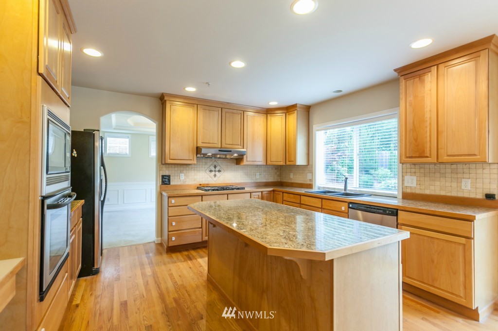415 210 Street Southeast Bothell, WA 98021 - Photo 5 of 19