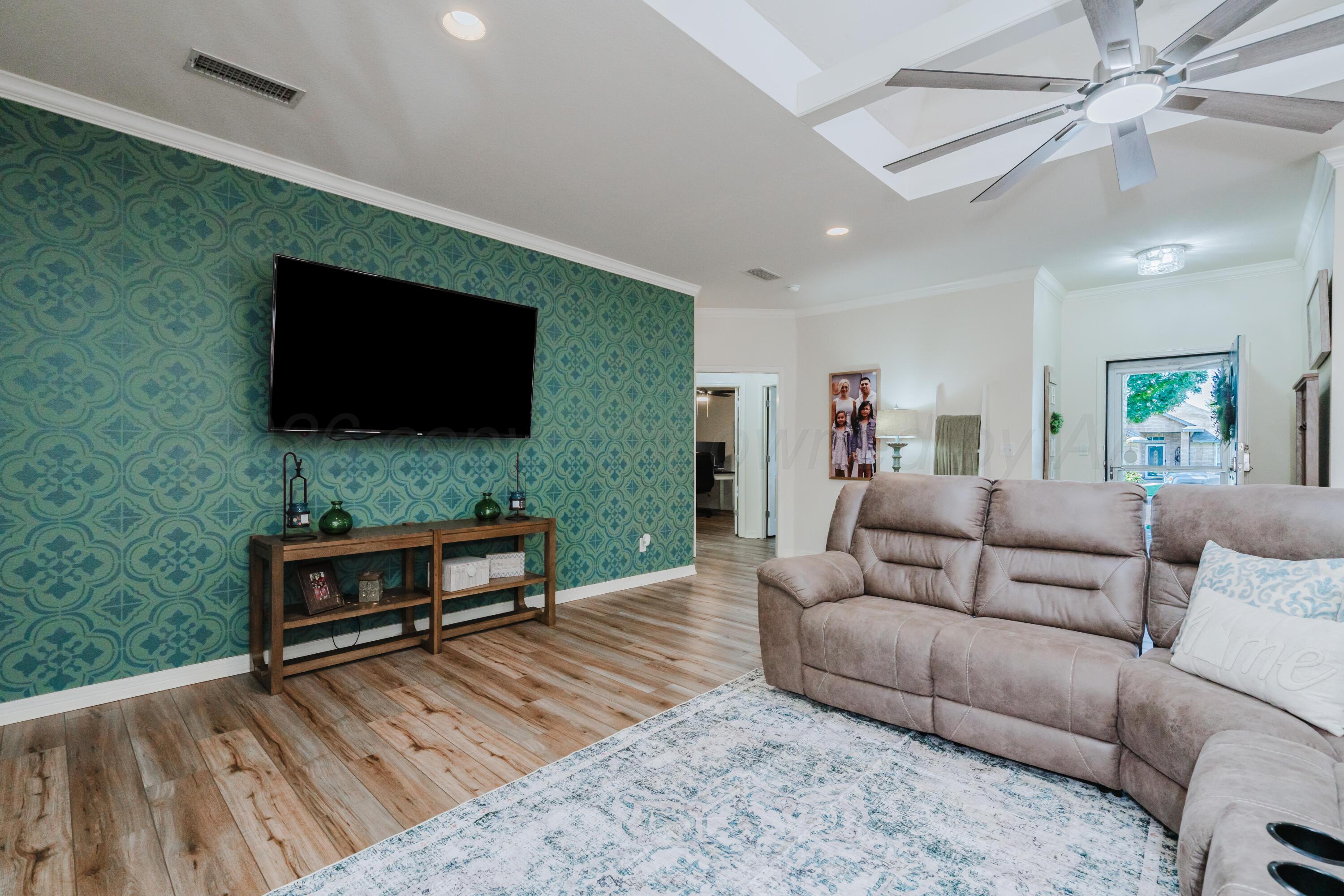 6314 Roadrunner Court Amarillo, TX 79119 - Photo 11 of 36 Living View 5