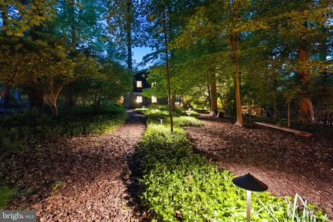 $1,540,000 | 8034 Park Overlook Drive, Bethesda, MD 20817
