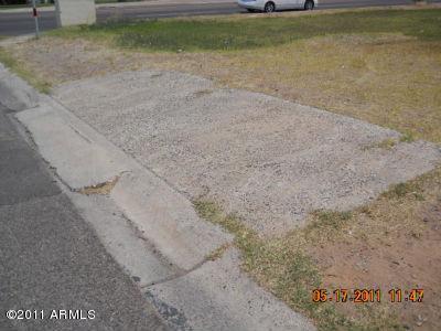 345 West Bethany Home Road, Unit 18 Phoenix, AZ 85013 - Photo 7 of 9 driveway