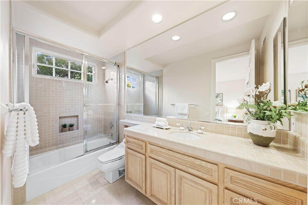 17 Pemberly Irvine, CA 92603 - Photo 25 of 60 first floor ensuite bathroom