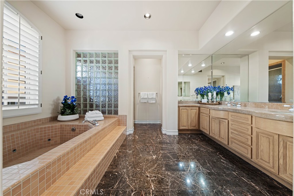 17 Pemberly Irvine, CA 92603 - Photo 32 of 60 master bathroom